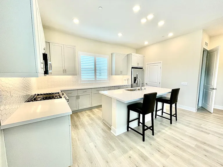 1692 Enterprise Dr — Photo 6