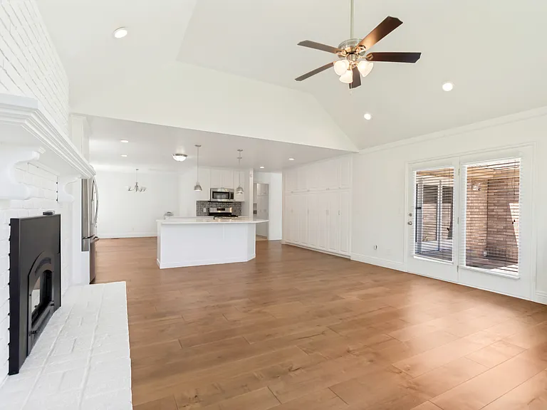 1241 Cambridge Ct — Photo 31