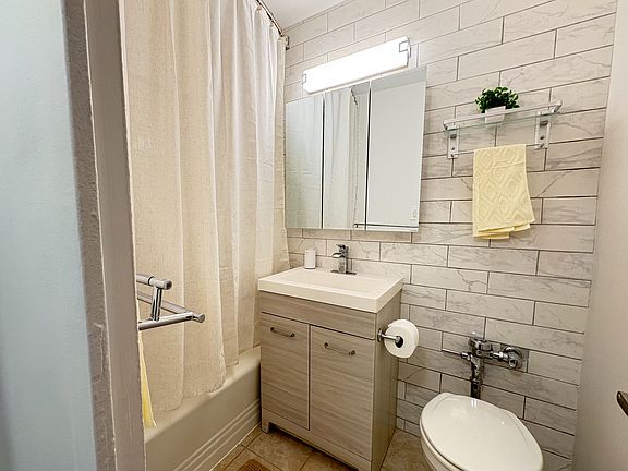 4th image of 4950 N Marine Dr APT 401