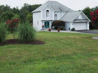 123 Camelot Blvd, Falling Waters, WV 25419