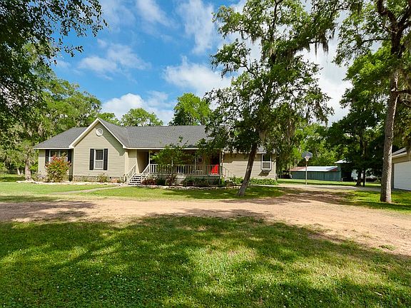 Full front view of home and property.