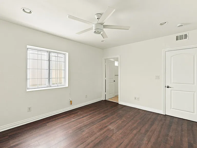 246 E Gage Ave — Photo 15