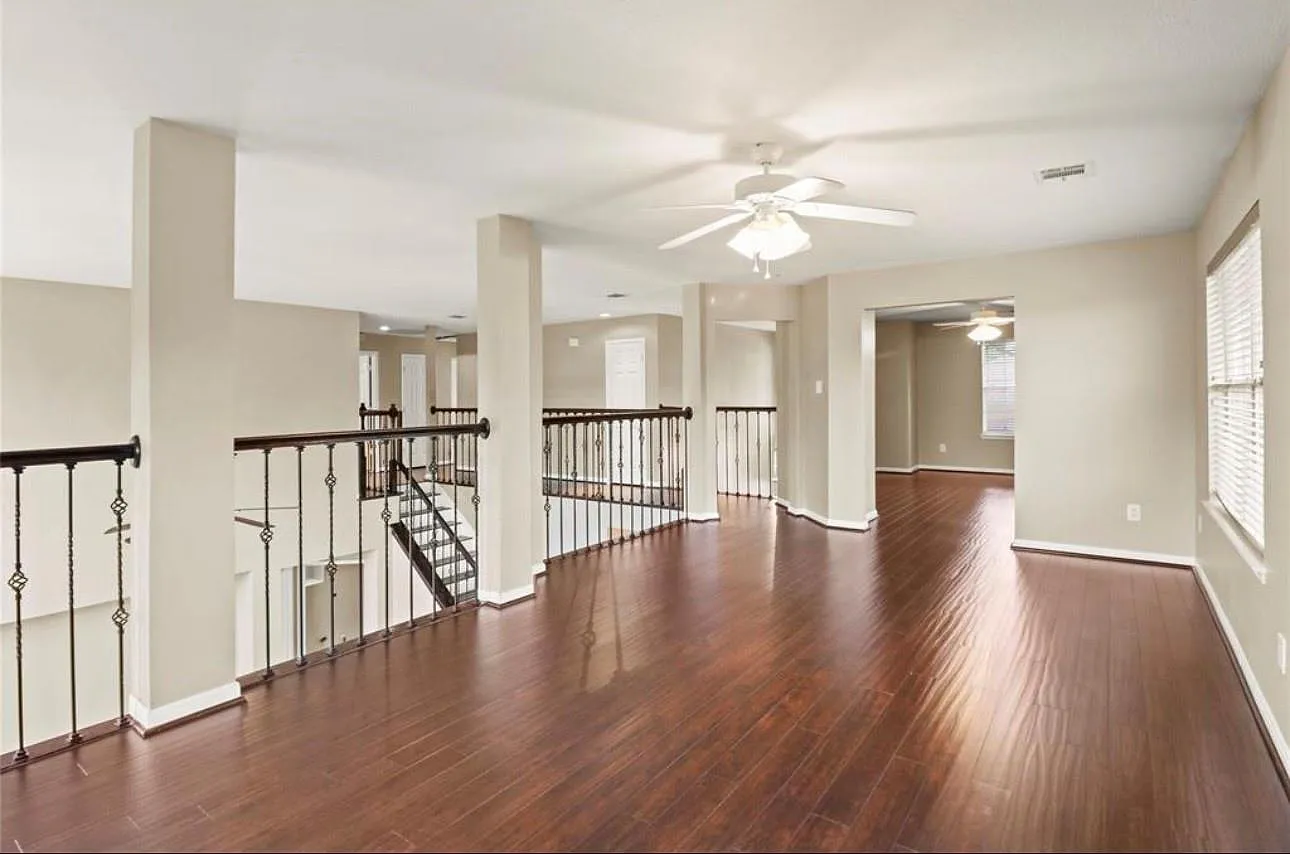 5 bed, 2.5 bath, 3553 sqft, $3,300 — Photo 4