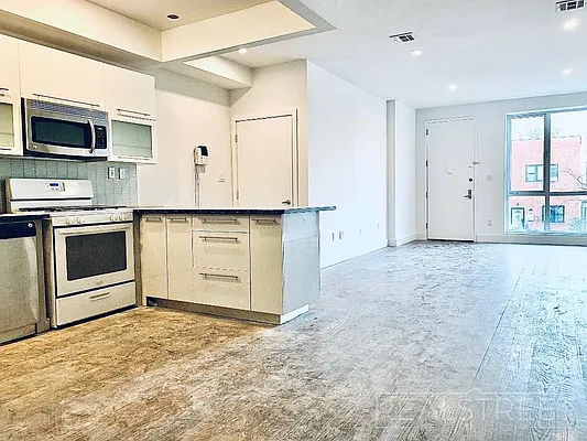 Rented by Real Street Inc | media 14