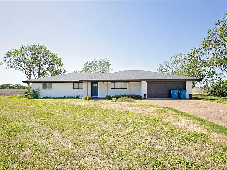 7629 Lang Rd — Photo 1
