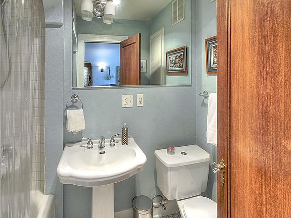 5th image of 301 N Tacoma Ave Unit 405