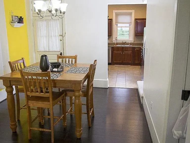 216 W Broadway — Photo 4