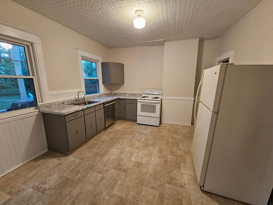 60 Stratford Ave, Pittsfield, MA 01201 Zillow