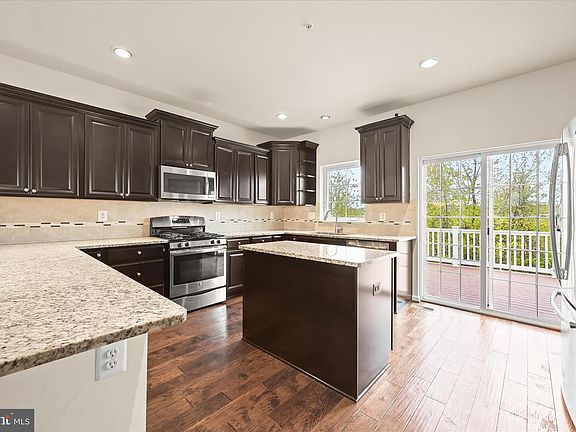 3rd image of 1006 Red Clover Rd
