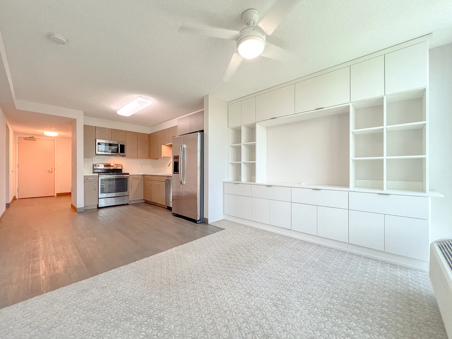 2 bed, 725 sqft, $3,200 — Photo 2