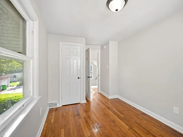 26900 Forestview Ave — Photo 20