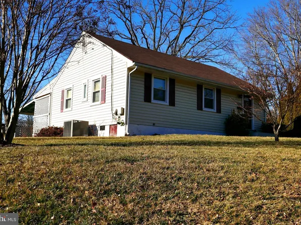 7236 Pimmit Ct, Falls Church, VA 22043