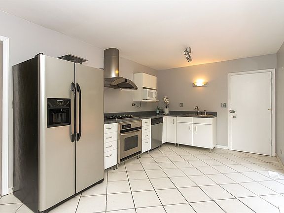 4th image of 636 Sherwood Ln