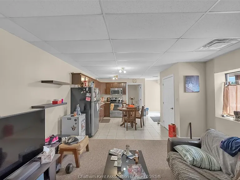 255B William St S — Photo 5