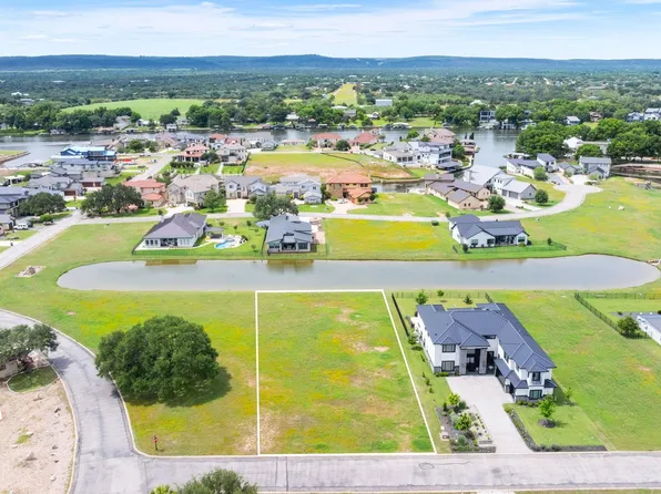 102 Summerlife Ln, Kingsland, TX 78639