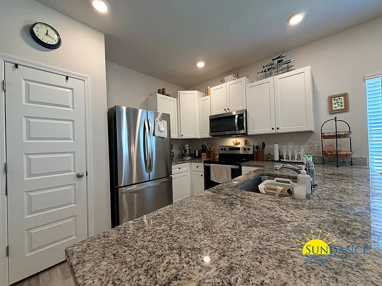 1015 McLaren Cir — Photo 8