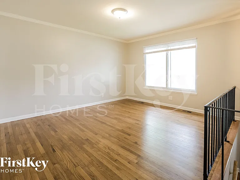 222 Pacific Dr — Photo 3