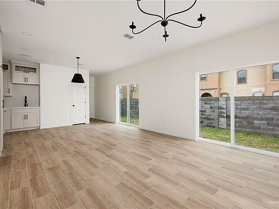 4th image of 2700 Stablewood