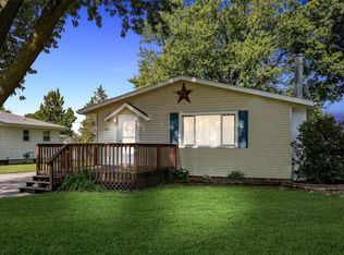 903 Park Ave, Center Point, IA 52213