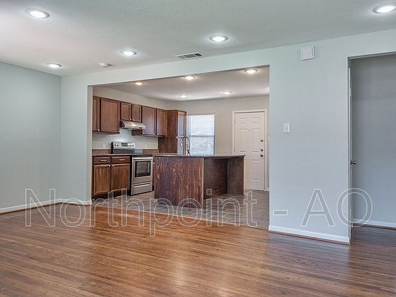 4th image of 3703 Highgrove Dr
