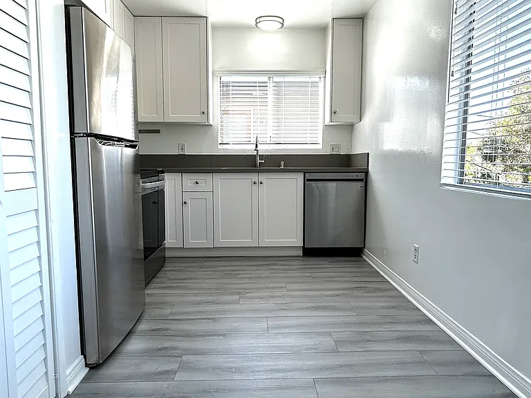 2807 6th St #1 — Photo 11