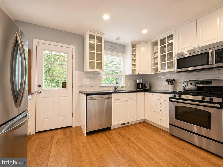 609 S Henry St — Photo 12