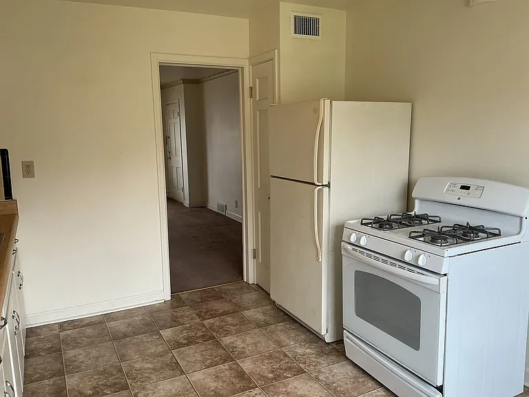 8805 W Center St — Photo 7