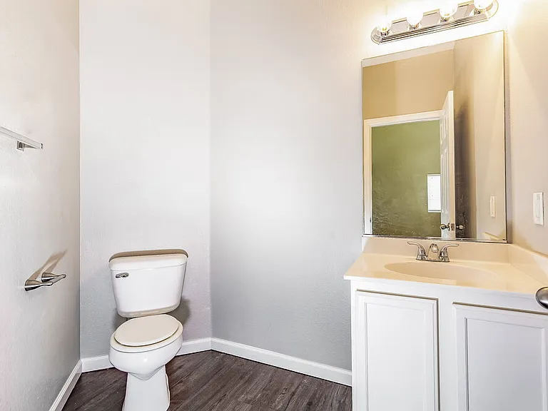 2845 Woodland Park Ave — Photo 10