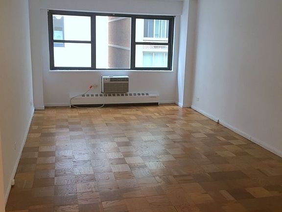 4th image of 330 E 46th St APT 6R