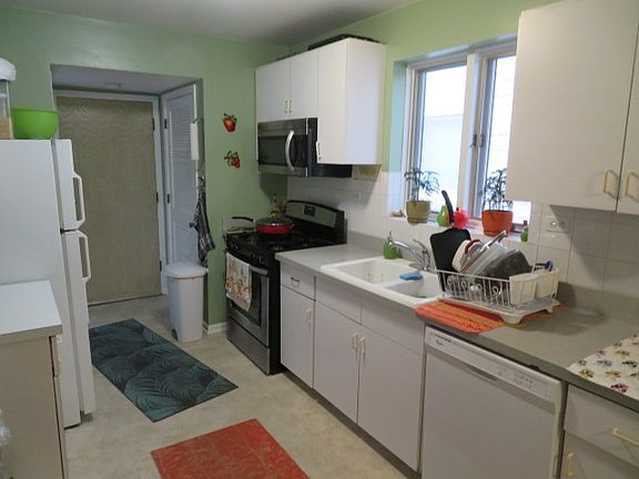 5th image of 845 N Hoyne Ave #2F