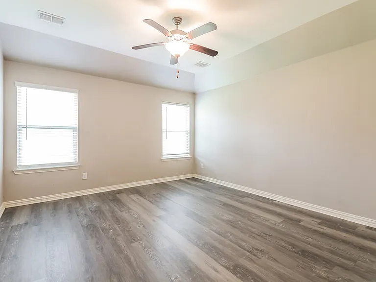922 Evergreen St — Photo 10
