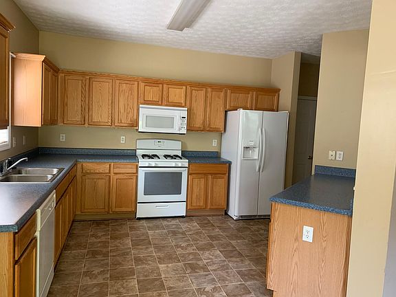 Kitchen with all newer appliances