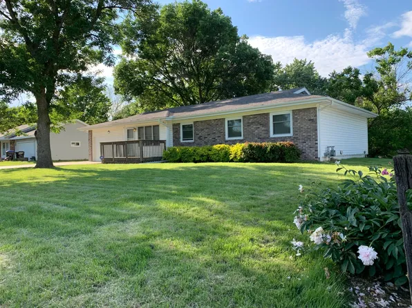 2632 SE 37th St, Topeka, KS 66605