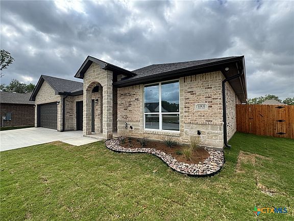 3rd image of 1301 Rylee Ln