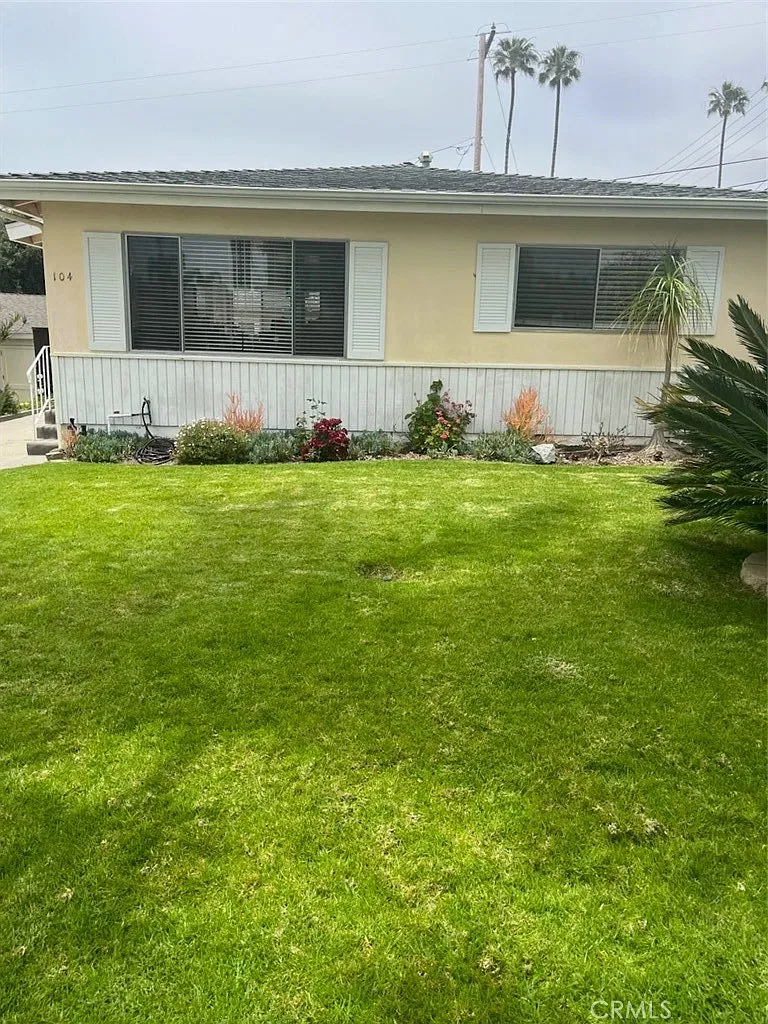 2 bed, 1.0 bath, 819 sqft, $4,250 — Photo 2