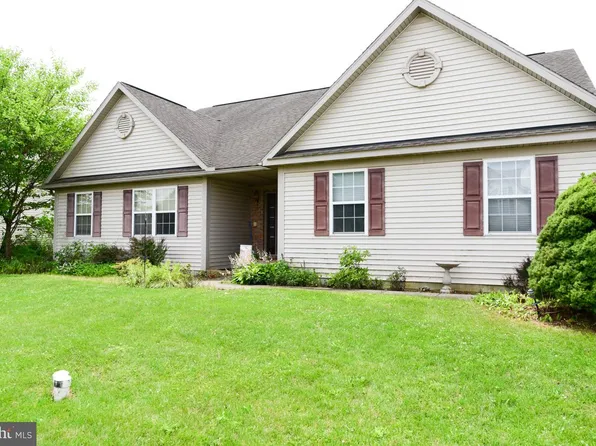 218 Capri Ln, Blandon, PA 19510