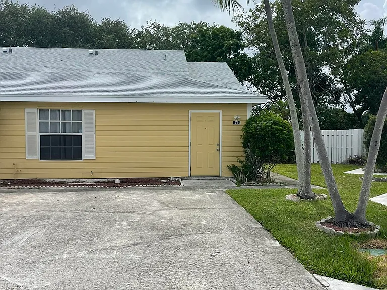 1534 Royal Forest Ct — Photo 17