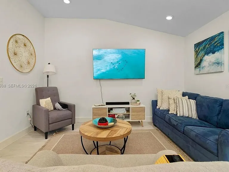 1136 Papaya Cir — Photo 18