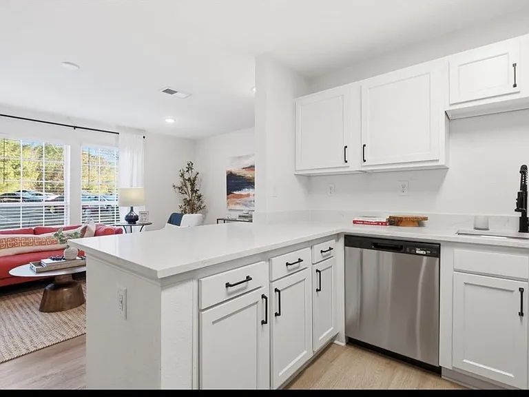 626 Shug Jordan Pkwy — Photo 3
