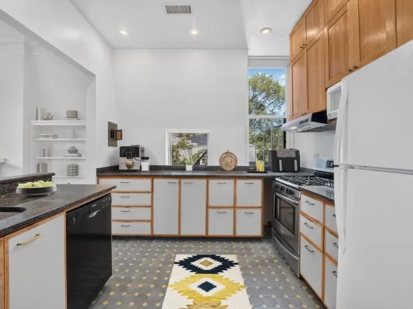 67 Sparks St #3, Cambridge, MA 02138