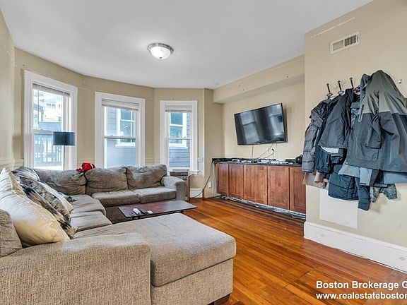 4th image of 184 Saint Alphonsus St #4