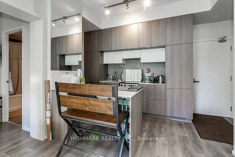 159 Dundas St E #412 — Photo 5