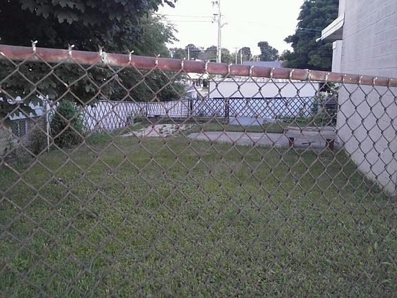 4th image of 8825 W National Ave