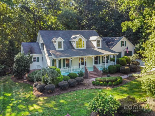 4008 Pinecrest Dr NE, Hickory, NC 28601