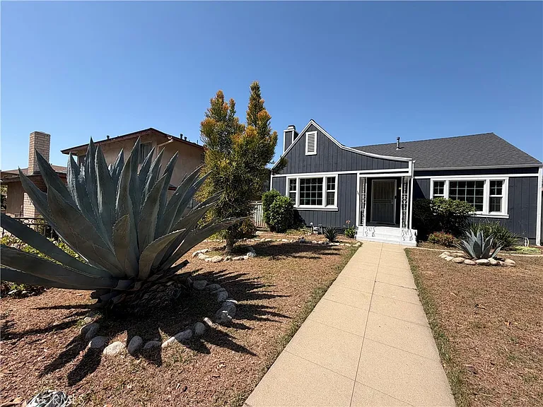 115 S Granada Ave — Photo 2