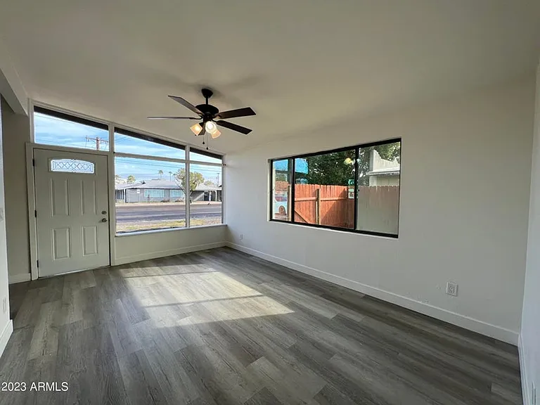 453 W University Dr — Photo 16