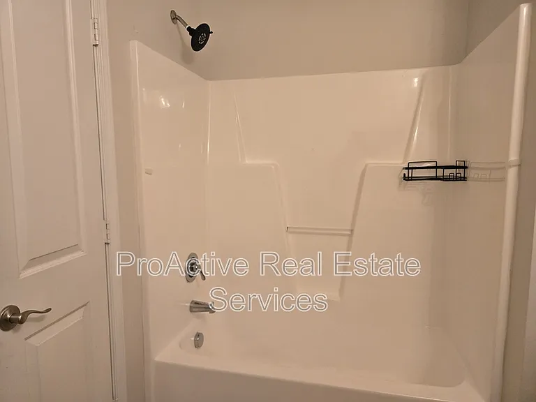 2424 Chancery Ln — Photo 15