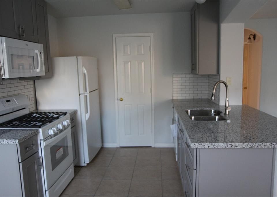 2nd image of 13827 Maximos Dr