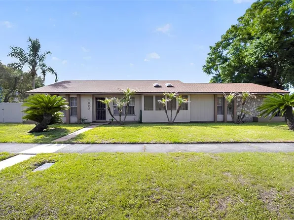 1803 S Wilkins Ave, Plant City, FL 33563