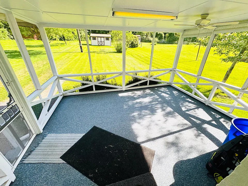 8 Loomis Park Rd